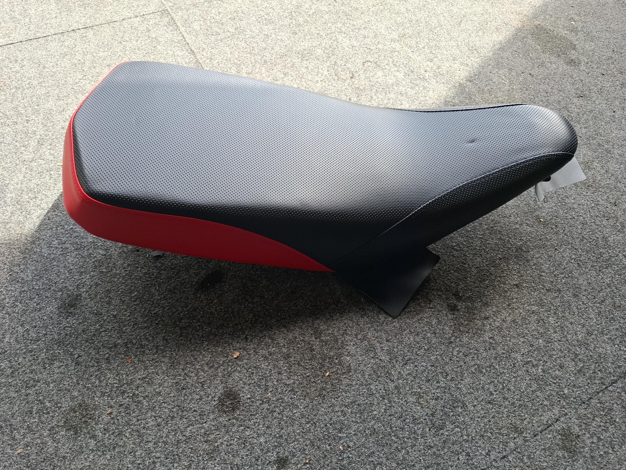 Zadel Bashan quad zwart/rood